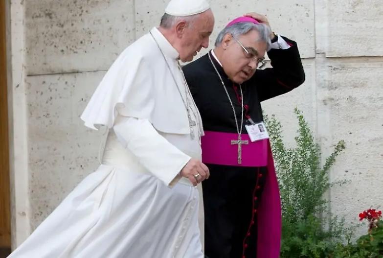 Il Papa zittisce i Vescovi: "Ora obbedienza e prudenza per fermare la pandemia"