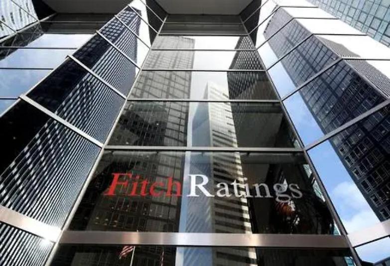 Fitch declassa l'Italia a BBB-, ora siamo a un gradino dal livello spazzatura