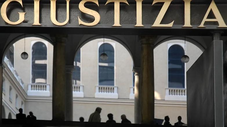 L&rsquo;anatema della cancelliera: &laquo;Avvocati, vi restituir&ograve; la mer...che ho ricevuto&raquo;