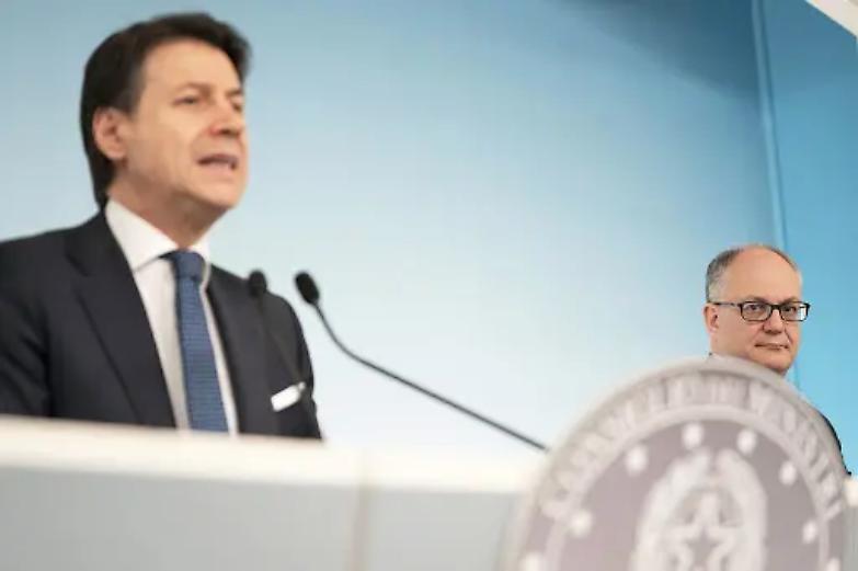 Palazzo Chigi: "Dal 4 maggio si potranno incontrare i congiunti ma solo per necessit&agrave;"