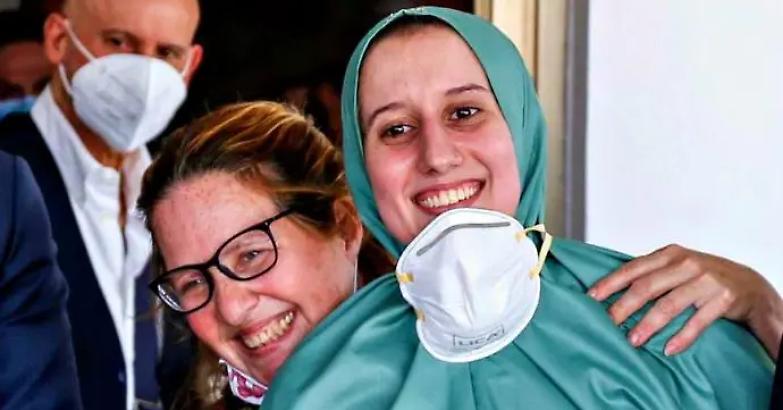 Il Covid e i morti potevano migliorarci ma basta un velo a scatenare il cattivismo