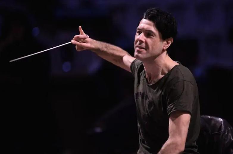 "Sei in ogni nota suonata". Il saluto della sua orchestra ad Ezio Bosso