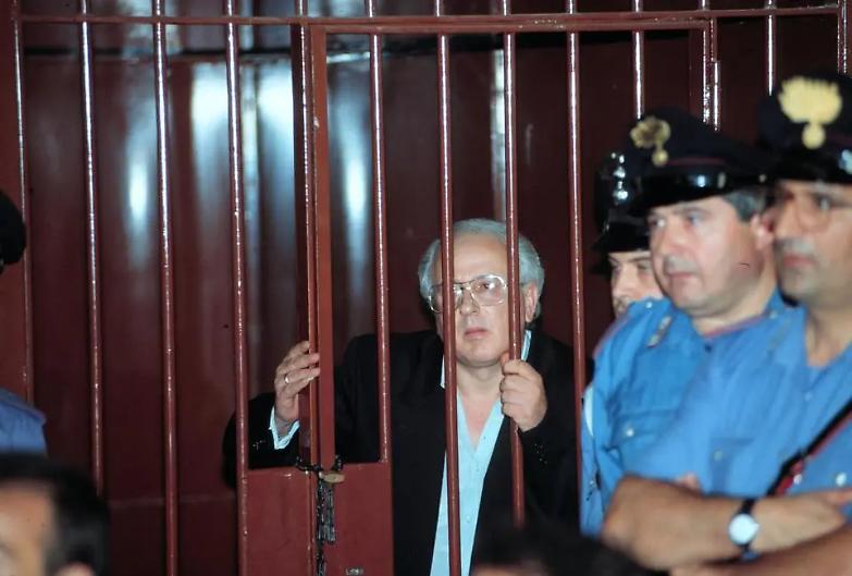 L&rsquo;avvocato di Cutolo: &laquo;Il giudice ha avuto la relazione della Ausl?&raquo;