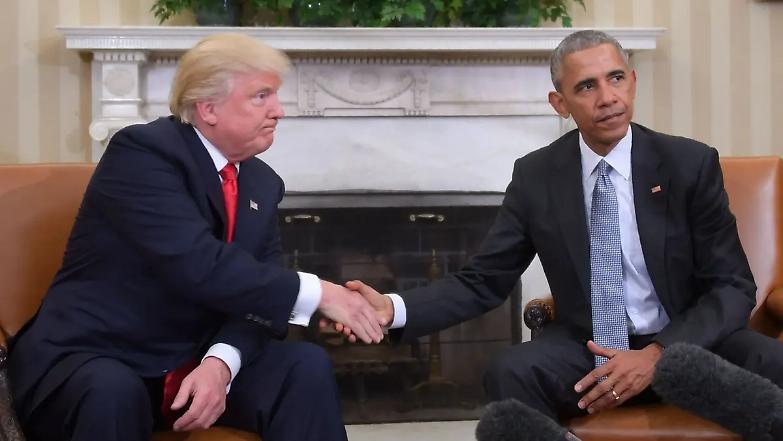 Obama "scende in campo" e attacca Trump: "Non finge neanche di governare"