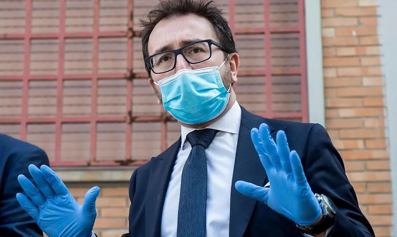 Crimi blinda Bonafede: "Se viene sfiduciato, cade il Governo"