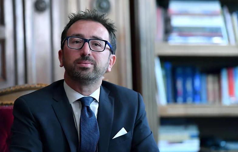 Bonafede: "Stop porte girevoli fra politica e magistratura"