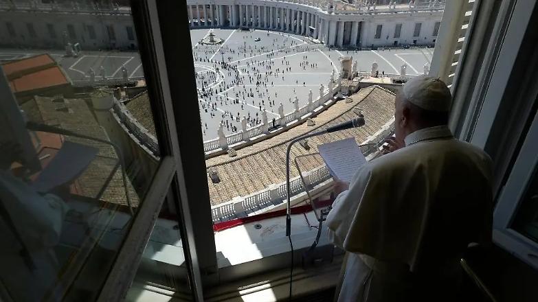 Il Papa: &laquo;L'umanit&agrave; ha bisogno di uscire dalla crisi pi&ugrave; unita, non pi&ugrave; divisa&raquo;