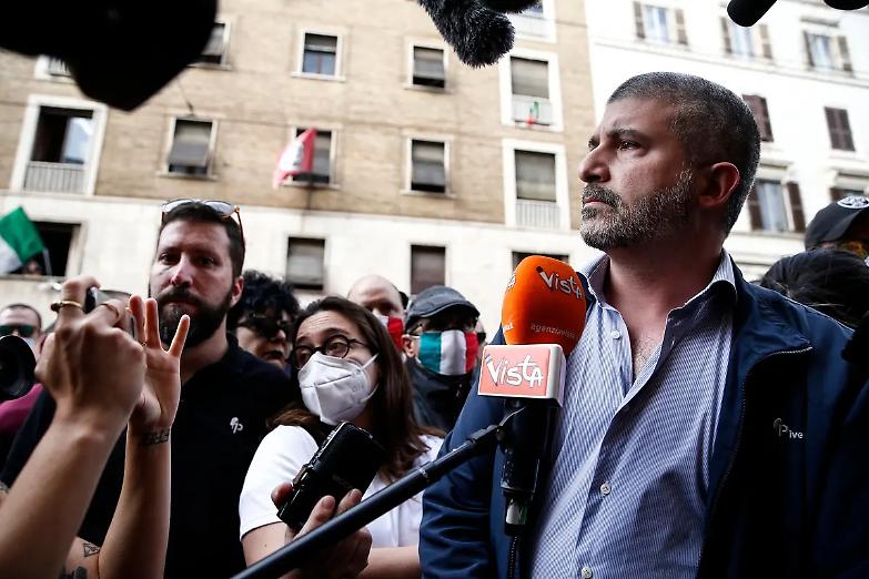 Casapound, arrivano gli Ultras: sequestro rinviato