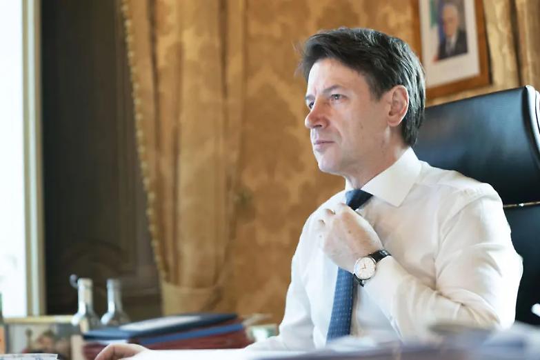 Il partito del premier vola nei sondaggi e schianta Pd e 5Stelle