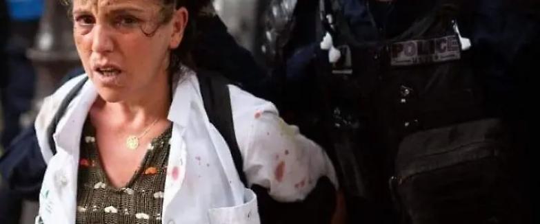 Da eroi a "criminali": polemiche in Francia per il violento arresto dell'infermiera