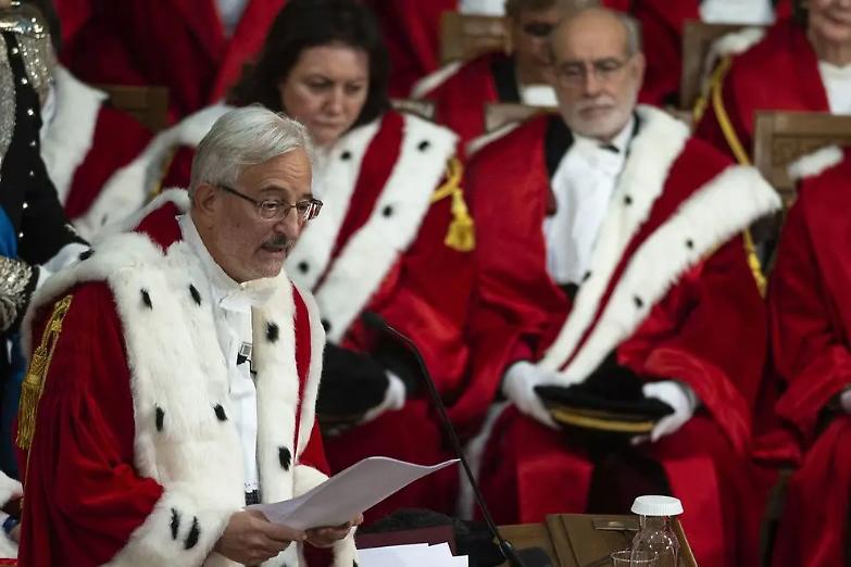 &laquo;Siamo a un punto di non ritorno&raquo;. Il pg di Cassazione Salvi chiede il processo disciplinare per 10 magistrati