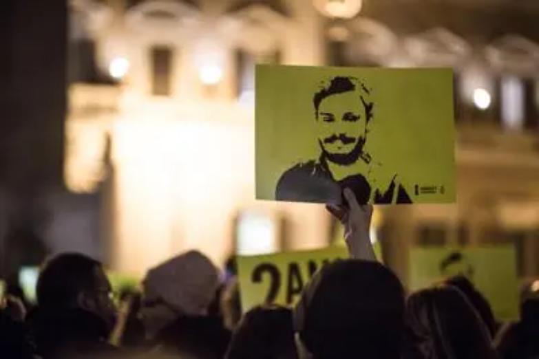 Omicidio Regeni, l'ira dei genitori: &laquo;Un fallimento l'incontro con i pm del Cairo, richiamare l'ambasciatore&raquo;