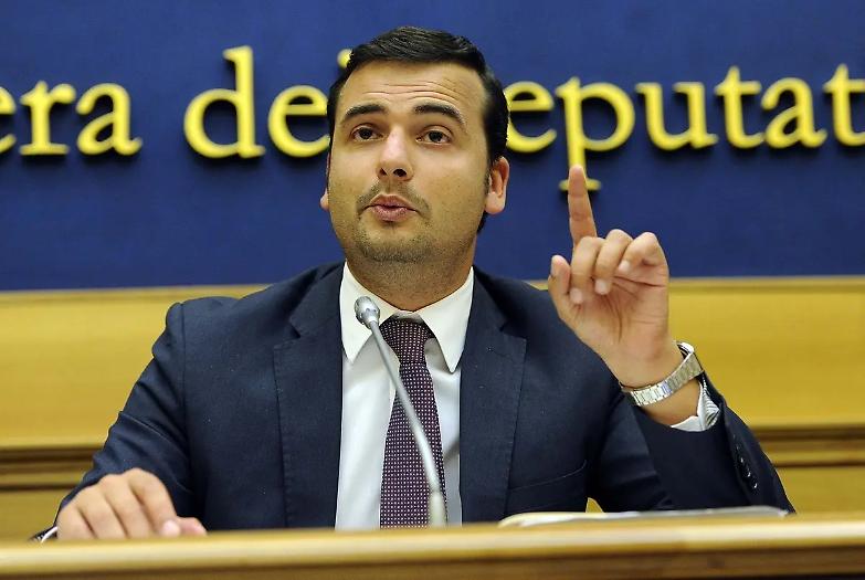 Sibilia detta la linea ai 5Stelle: "Alleanze col Pd e via libera al Mes"