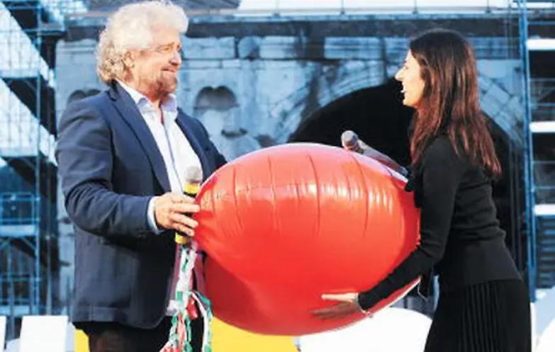 Grillo liquida Raggi in rima ma la sindaca non molla