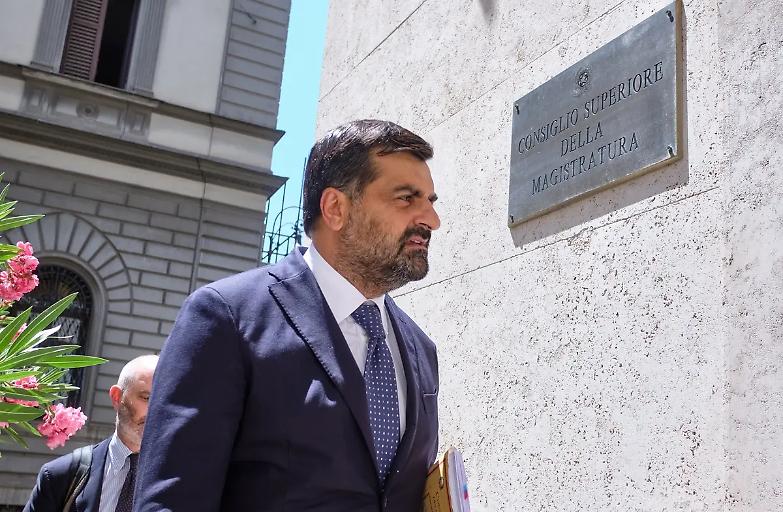 Caso Palamara, slitta tutto a settembre. Davigo decide di non astenersi