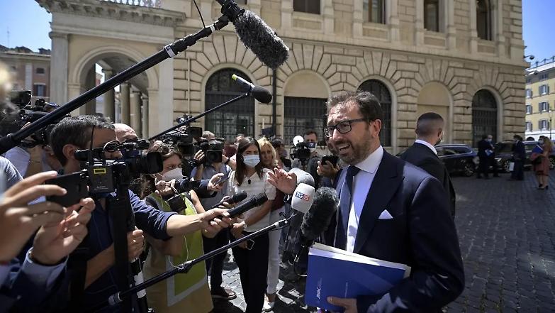 Finalmente una spallata all&rsquo;inutile totem dell&rsquo;abuso d&rsquo;ufficio