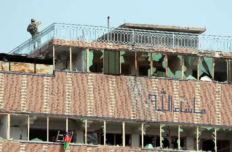 Afghanistan, attacco al carcere di Jalalabad, 21 morti: ci sono anche bambini