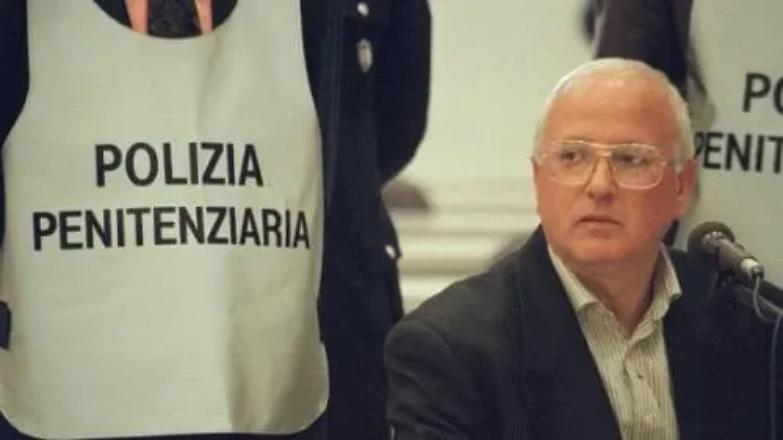 Persino con Cutolo, lo Stato si distingue se ha la forza di tutelare la persona umana