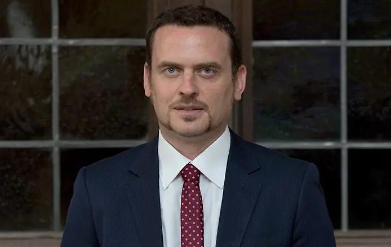 Il "fichiano" Luigi Gallo avverte gli alleati: &laquo;Il Pd si liberi dei dinosauri o correremo sempre da soli. Come in Puglia e nelle Marche&raquo;