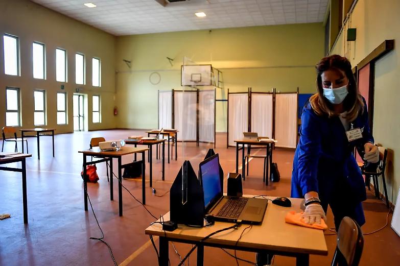 &laquo;La colpa dei contagi a scuola non ricada su presidi e insegnanti&raquo;