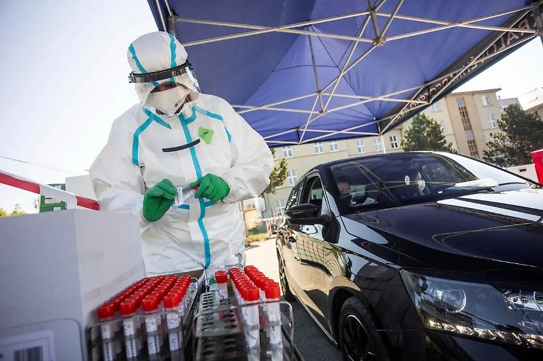 Coronavirus, ancora in aumento i contagi: superata quota mille. Diminuiscono decessi e ricoveri