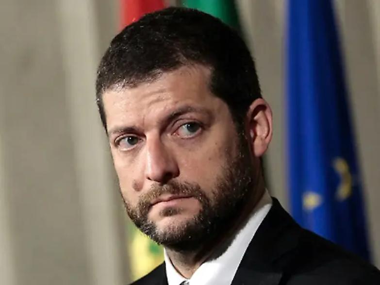 "In molti nel Pd votarono a favore del S&igrave; e ora lo rinnegano, per me invece &egrave; un passo in avanti". Intervista ad Andrea Romano (Pd)