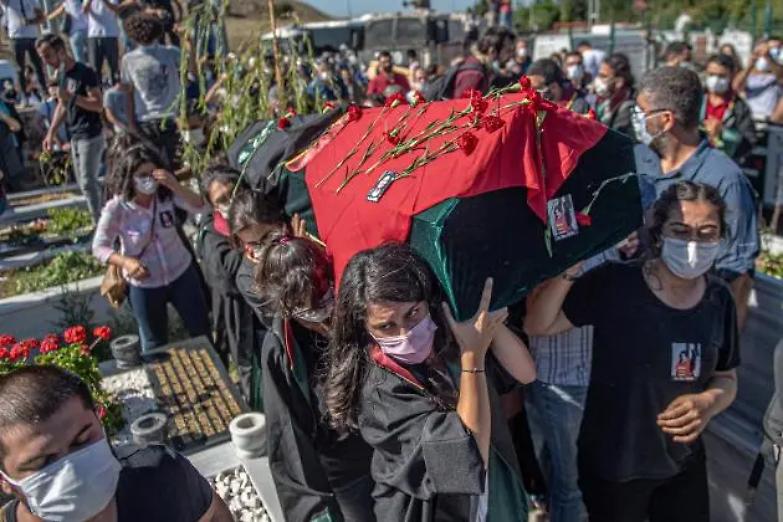 Erdogan vieta anche le lacrime per l'avvocata Ebru Timtik