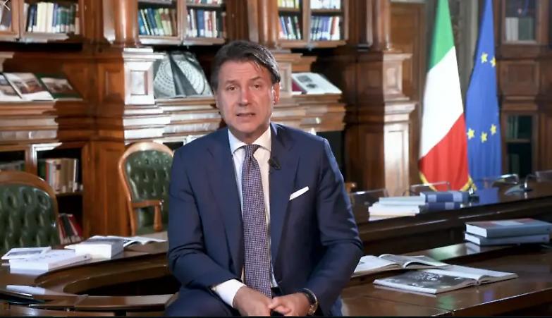 Scuola, Conte: &laquo;Grazie a professori e presidi, ci saranno disagi, ma saremo al vostro fianco&raquo;