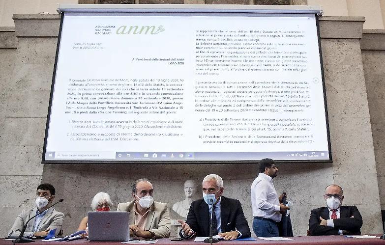 Niente sorteggio e niente sanzioni sui tempi dei processi. Ecco l'Anm del "dopo Palamara"