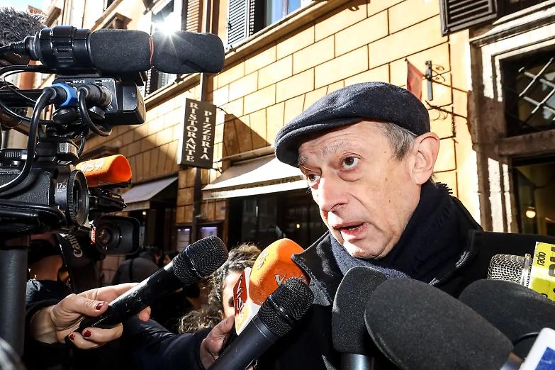 Salone del libro di Torino, rinviato a giudizio l&rsquo;ex sindaco Piero Fassino