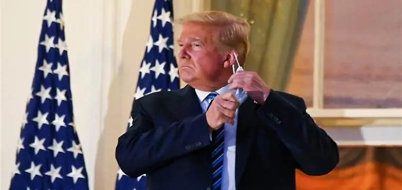 "Non abbiate paura del Covid". Trump esce dall'ospedale e toglie la mascherina