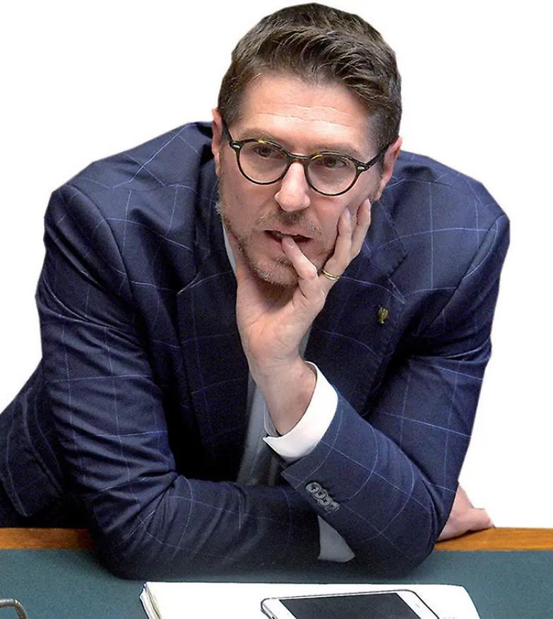 &laquo;&Egrave; una vera sciagura: cos&igrave; il governo autorizza l&rsquo;invasione dell&rsquo;Italia&raquo;