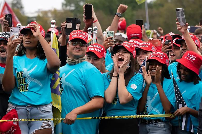 Se Trump guida i No Mask nella battaglia al &laquo;virus cinese&raquo;