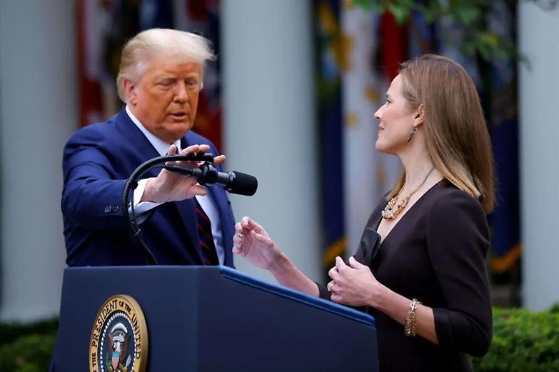 Barrett si presenta: "Un giudice &egrave; un giudice e non fa politica"