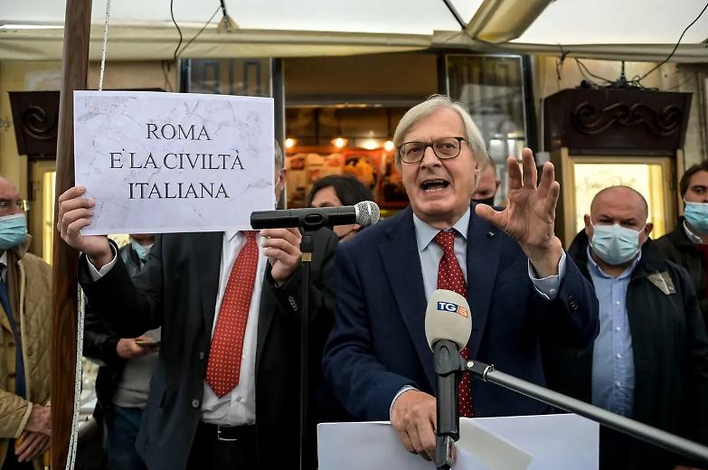 Sgarbi alla conquista di Roma: &laquo;Raggi sindaco della "peste", io sar&ograve; il sindaco della libert&agrave;&raquo;