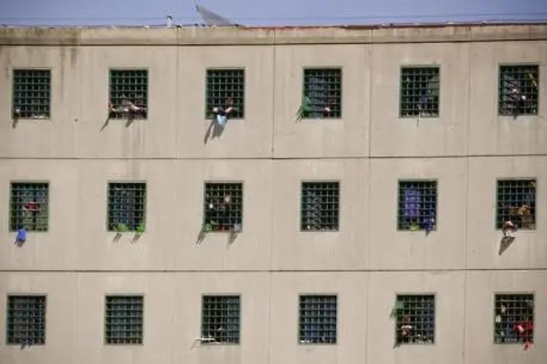 Covid in carcere, pi&ugrave; contagiati ma quelli a rischio sono dentro