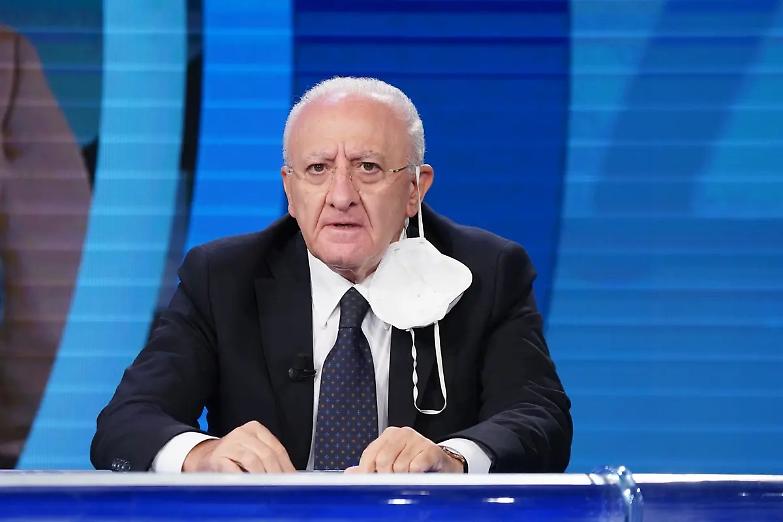 Scuole chiuse, i genitori insorgono contro De Luca: parola al Tar