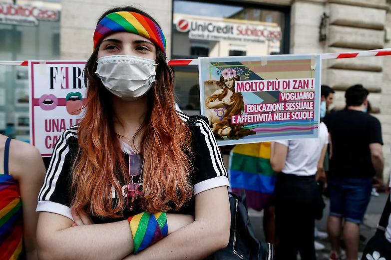 &laquo;Per i diritti di tutti&raquo;: oggi in piazza per sostenere la legge Zan contro l'motrasfobia