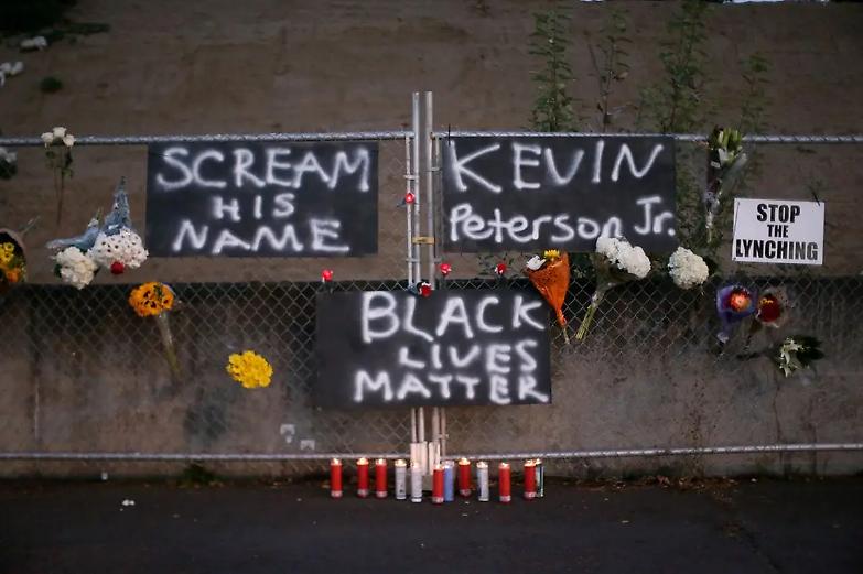 La polizia Usa spara e uccide un 21enne afroamericano. Rivolta a Washington