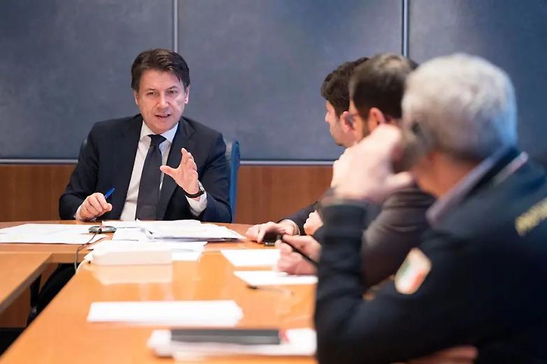 Conte: &laquo;S&igrave; alle restrizioni, ma solo dopo aver valutato Rt regione per regione&raquo;