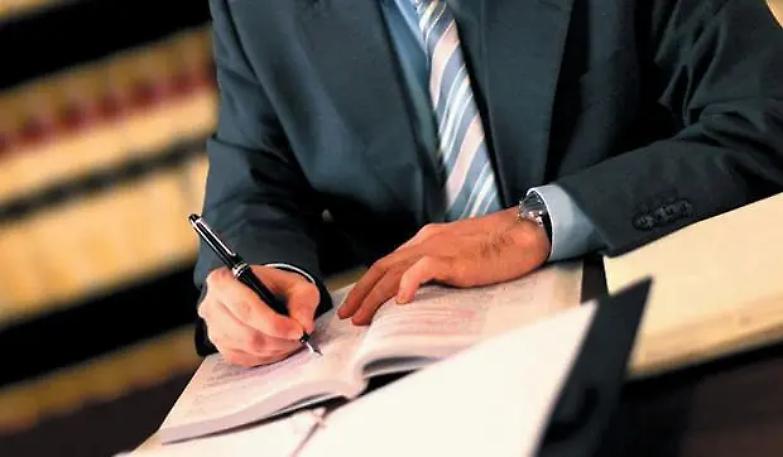 Equo compenso aggirato: cos&igrave; le grandi societ&agrave; schiavizzano ancora gli avvocati