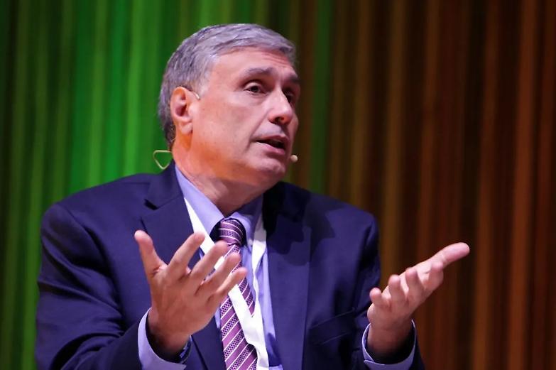 "Contagi in decrescita, vaccino e nuove cure", parola di guido Silvestri, professione: virologo ottimista