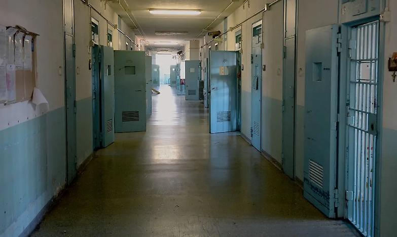 Ha il diabete e anche il Covid, ma in carcere lo curano solo con la tachipirina