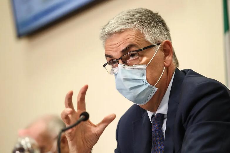 Brusaferro: &laquo;Il sistema dei colori sta funzionando, ma a Natale evitare raduni e spostamenti&raquo;