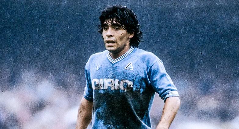 Gracias Maradona, hai fatto vincere gli sconfitti. L'omaggio del popolo degli straccioni