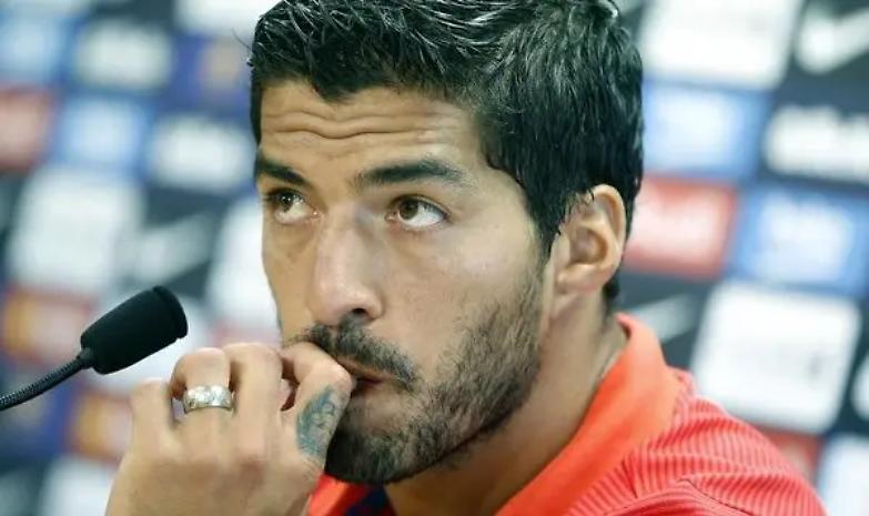 Caso Suarez, sospesi i vertici dell'Universit&agrave; per stranieri. Ma per Cantone la Juve fece pressioni per la cittadinanza