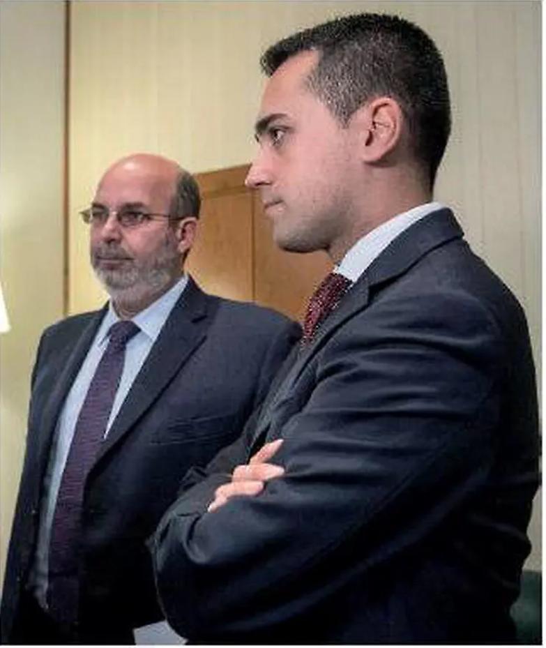 M5S lacerato ma pronto a cedere E Dibba si trasforma in colomba