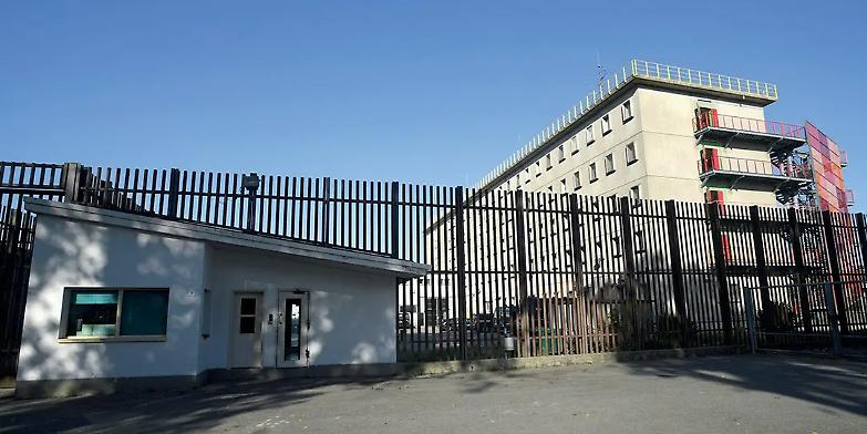 Vaccino anti Covid, i detenuti non sono tra le categorie prioritarie E a Bologna scoppia un focolaio