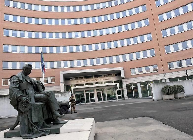 &laquo;Quell&rsquo;uomo non era in s&eacute;, il delitto d&rsquo;onore non c&rsquo;entra niente&raquo;