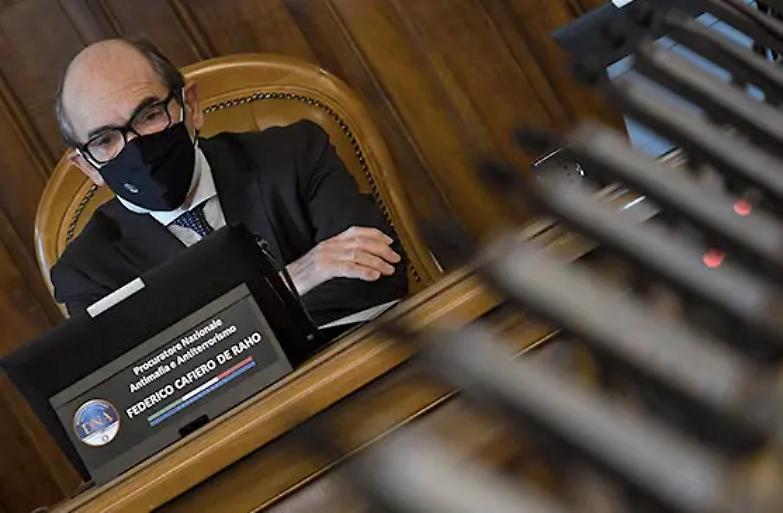 De Raho: &laquo;La liberalizzazione? Toglierebbe mercato alle mafie&raquo;